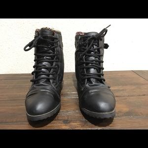 Women’s Black lined boots